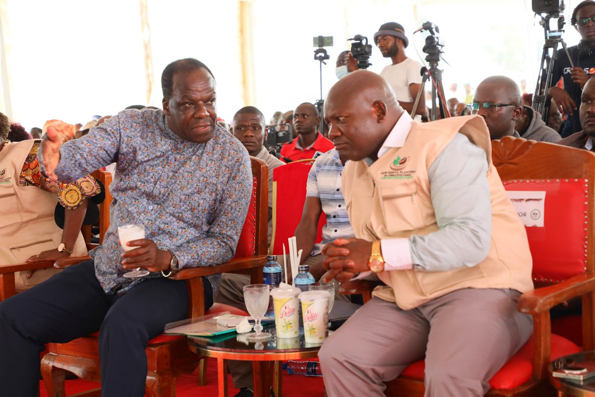 BarasaFernandes's tweet image. Honoured an invitation from Cooperatives CS @DrOparanya to grace the Coffee Growing Forum at Makhokho Secondary School. We engaged coffee farmers from Shinyalu, Lurambi, Navakholo and the host Ikolomani in support of efforts to grow Kakamega’s coffee industry through…