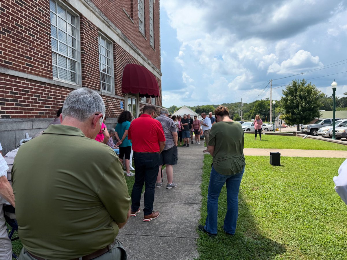 JodyBarrett4TN's tweet image. It was great to see @MontyFrittsTN32 and so many prayer warriors show up in Linden for the Pray4TN gathering in Perry County this week!