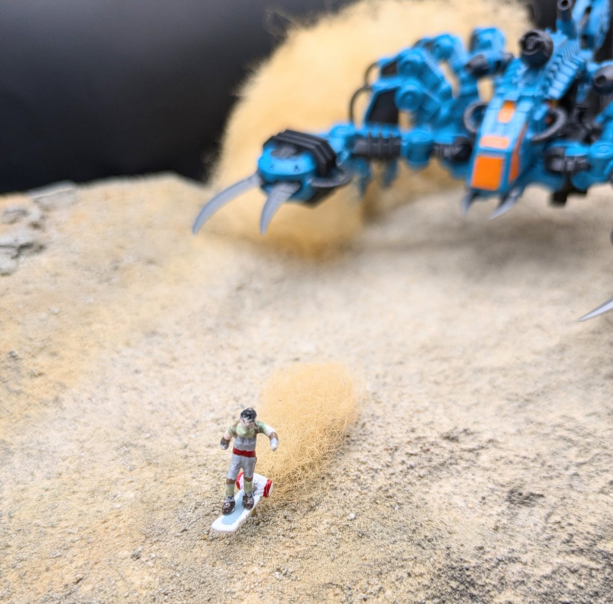 1207_zoids's tweet image. 『惑星Ziの少年』
無印ゾイド１話の冒頭シーン、ジオラマ完成しました！
#ゾイド #ガイサック #無印ゾイド