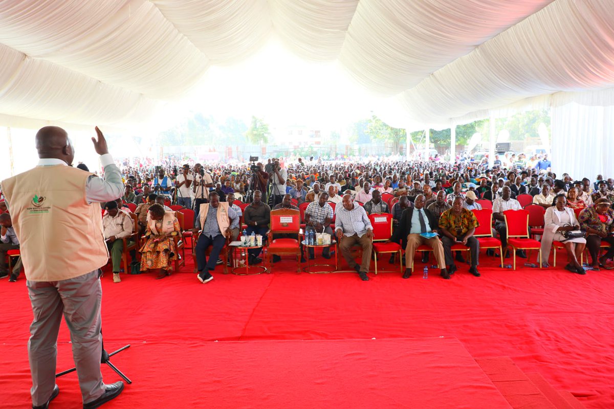 BarasaFernandes's tweet image. Honoured an invitation from Cooperatives CS @DrOparanya to grace the Coffee Growing Forum at Makhokho Secondary School. We engaged coffee farmers from Shinyalu, Lurambi, Navakholo and the host Ikolomani in support of efforts to grow Kakamega’s coffee industry through…