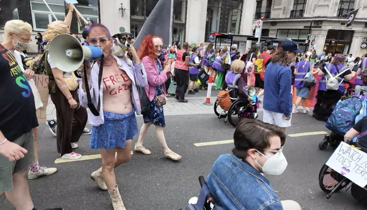Barely out of the tube and onto Regent Street and Mr Baker shouts “Hello MrMenno!!!” through his megaphone

#TransPride