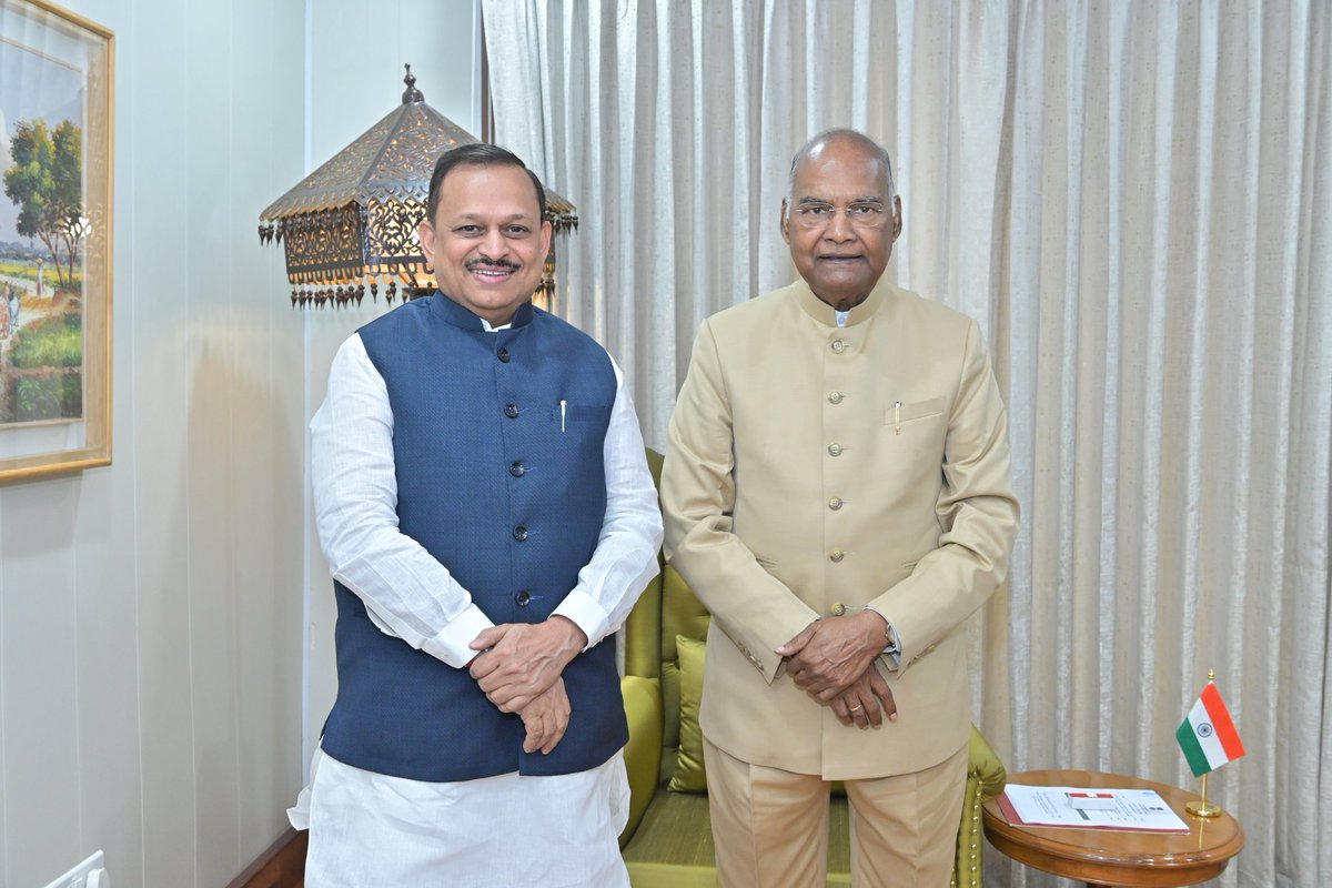 आज नई दिल्ली में सादगी, शुचिता एवं जनसेवा के प्रति समर्पण के लिए सुविख्यात, हमारे देश के पूर्व राष्ट्रपति श्री रामनाथ कोविंद जी से उनके आवास पर शिष्ठाचार भेंट की।

<a href="/ramnathkovind/">Ram Nath Kovind</a> 

#RameshAwasthiKanpur #viksitkanpur #RameshAwasthiLoksabhaKanpur #SansadRameshAwasthi