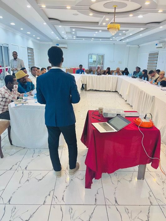 SONNALIVE's tweet image. Somalia’s Financial Reporting Center launched a two-day training on July 26 to equip media professionals with tools to support Anti-Money Laundering (AML) and Counter-Terrorism Financing (CFT) efforts and help disrupt terror funding networks.