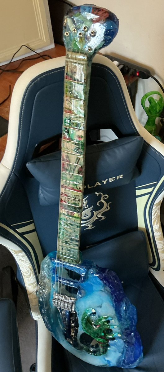 ComDevsUnion's tweet image. Asked #wiz_bob why he came all the way to from Ganymede to give me the #ice_axe?
He said, “Everyone on Earth was complaining about plastic in their balls, you were making art with it🧙🏻♀️”