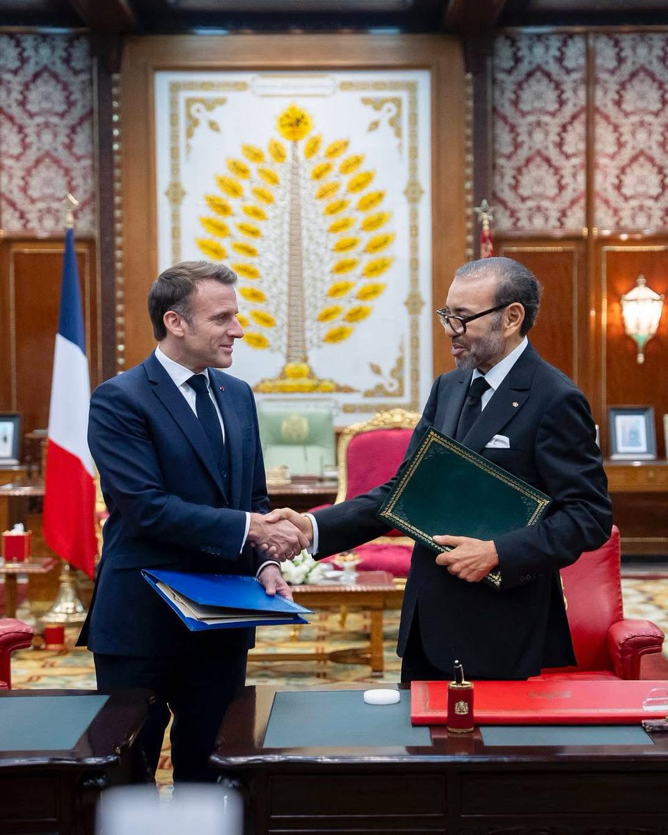 22NN_A's tweet image. "نباح صحفهم يأتي دائماً من فرنسا 🇫🇷 وزريبة الحيوانات 🇲🇦تابعة لفرنسا 🇫🇷
🇩🇿الجزائر في روما.. وفرنسا والمغرب ينبحون من بعيد!
لم تتحمّل باريس رؤية تبون يُستقبل استقبال القادة الكبار في قصر دوريا، ويوقّع صفقات بالمليارات مع إيطاليا 🇮🇹، فبدأ نباح الإعلام الفرنسي يعلو، وظهرت عليهم…
