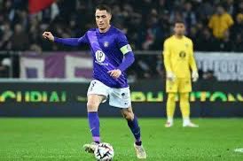 قبلهم 🖤 

تبون اغرد بالثاني ؟