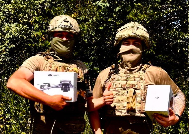 pad0n's tweet image. Тут невеликий звіт приніс. На днюху ви допомогли зібрати грошей для 30 ОМБр на:
— 2шт Mavic 3
— 20шт Антени Yagi-uda mini
— 20шт приймачів Radiomaster XR4 Nano ELRS
— 20шт піґтейлів RG178 SMA до SMA
— вакууматорний насос
Ще купив детектори дронів, але їх ще виготовляють. Дякую!