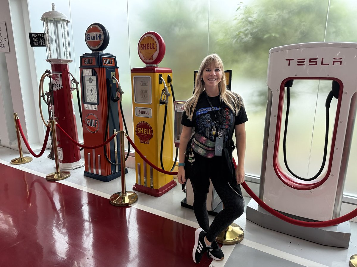 esherifftv's tweet image. Cool display of filling vs charging at the pump over the years!