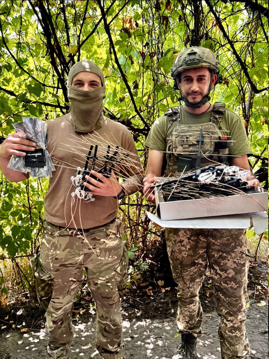 pad0n's tweet image. Тут невеликий звіт приніс. На днюху ви допомогли зібрати грошей для 30 ОМБр на:
— 2шт Mavic 3
— 20шт Антени Yagi-uda mini
— 20шт приймачів Radiomaster XR4 Nano ELRS
— 20шт піґтейлів RG178 SMA до SMA
— вакууматорний насос
Ще купив детектори дронів, але їх ще виготовляють. Дякую!