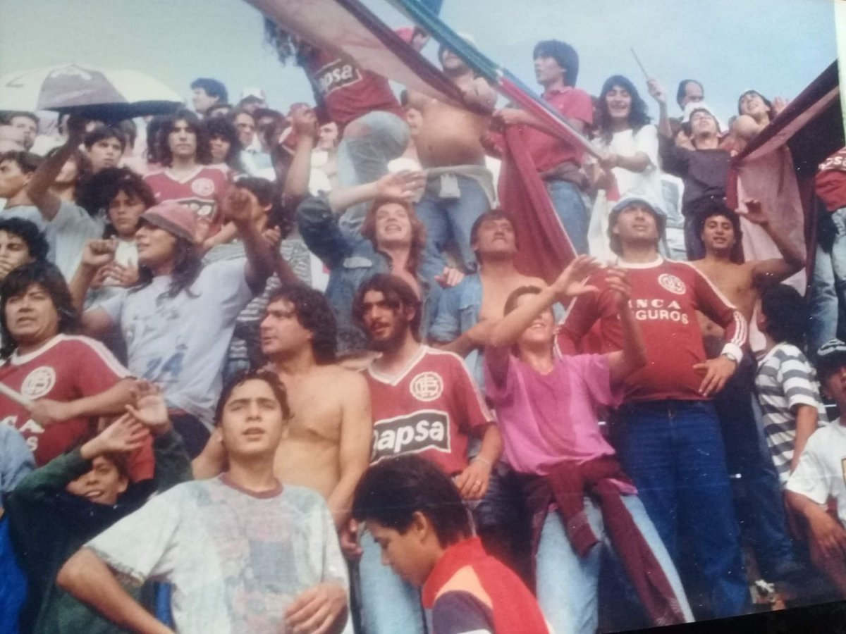 Si reconoces más caripelas de esta foto que del plantel actual de jugadores de Lanús estás en mi equipo.