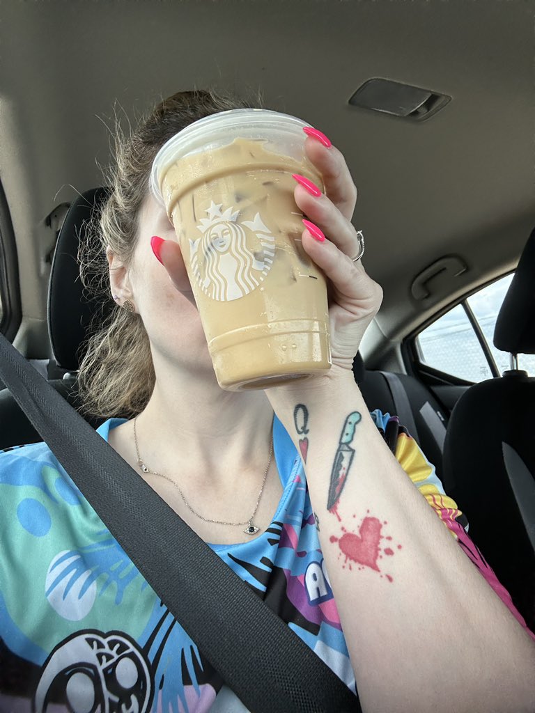 VanHoVibes's tweet image. ☕️ Good morning to those who show up on weekends.
Sold some jpegs on @opensea marketplace and got myself a coffee this morning.
Remember to touch some grass or ass! 🌱🍑