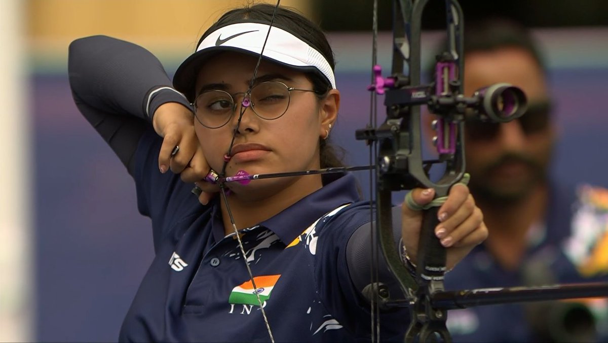 Parneet Kaur wins the FISU World University Games 2025 women's Compound individual Archery silver medal. She led 60-58 after two ends but lost 146-147 to South Korea's Moon Yeeun at the iconic Zollverein Coal Mine Complex in Germany. 
📷: FISU TV screenshot