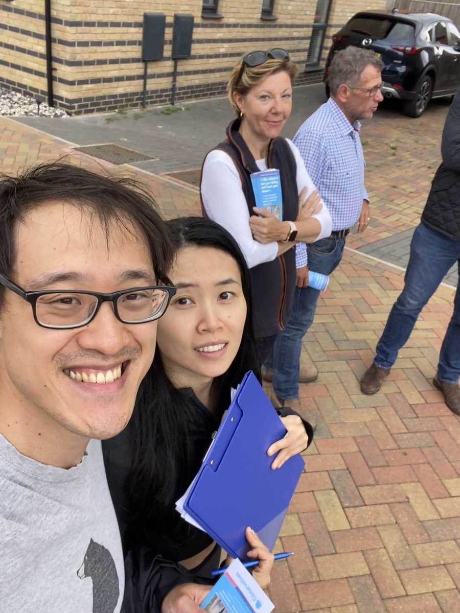 Johnny__Luk's tweet image. 🌳 Nice to be out stretching the legs campaigning again and speaking to local residents in Glebe Farm! @MKConservatives