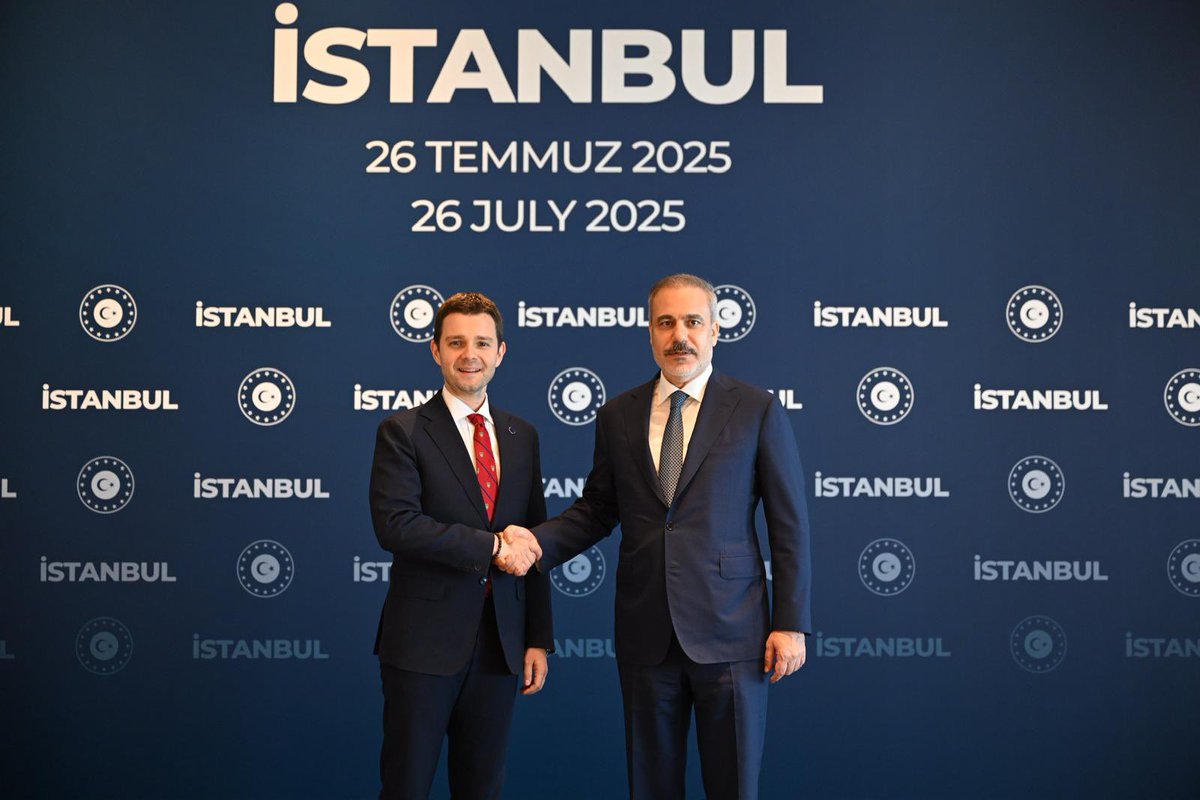 TC_Disisleri's tweet image. Bakanımız @HakanFidan Balkan Barış Platformu Dışişleri Bakanları Toplantısı marjında Kuzey Makedonya Dışişleri ve Dış Ticaret Bakanı Timco Mucunski ile İstanbul’da görüştü. 🇹🇷🇲🇰
