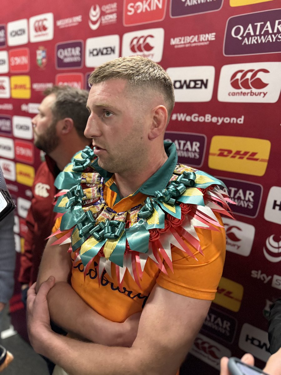willgkelleher's tweet image. Lions singing winners. Russell in a chocolate garland given to him by Sione Tuipulotu’s family. All going on!
@TimesSport