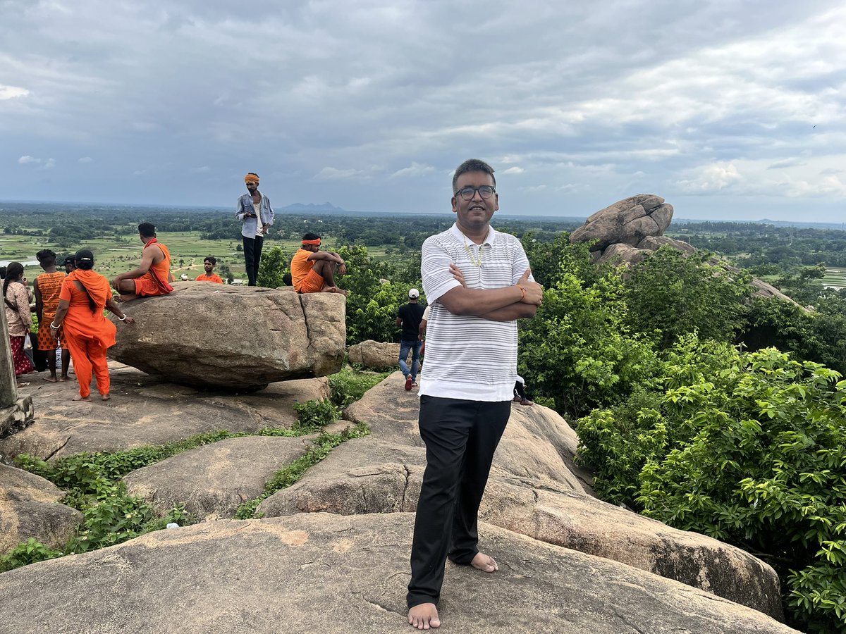 Deoghar in Saawan… and my heart sings 🎶
ये हसीन वादियाँ, ये खुला आसमान… 
Living the royal life for a moment