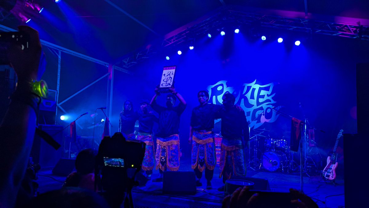 TK_1m_dw's tweet image. 震楽堂 @ ROOKIE A GO-GO 2日目のトッパー 台湾のバンドえらいかっこよくて完全に喰らってしまったー!今日一番の衝撃!台湾の伝統宗教?儀式?を取り入れた斬新すぎるスタイルがヤバい!