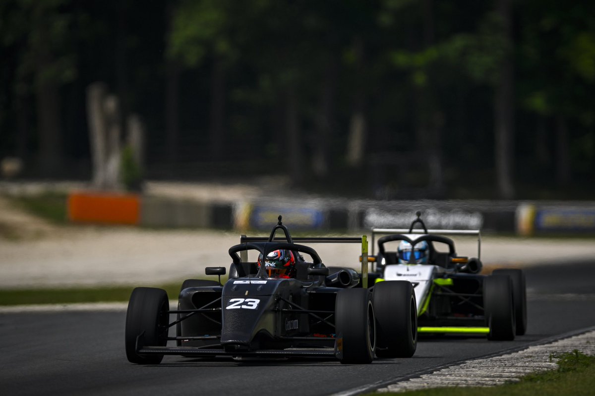 USFJuniors's tweet image. Last day of racing here at Road America! 🏁 Don’t miss the action — watch Race 3 live at 10:55 AM CDT! 📺
#USFPro #INDYCAR #Motorsports