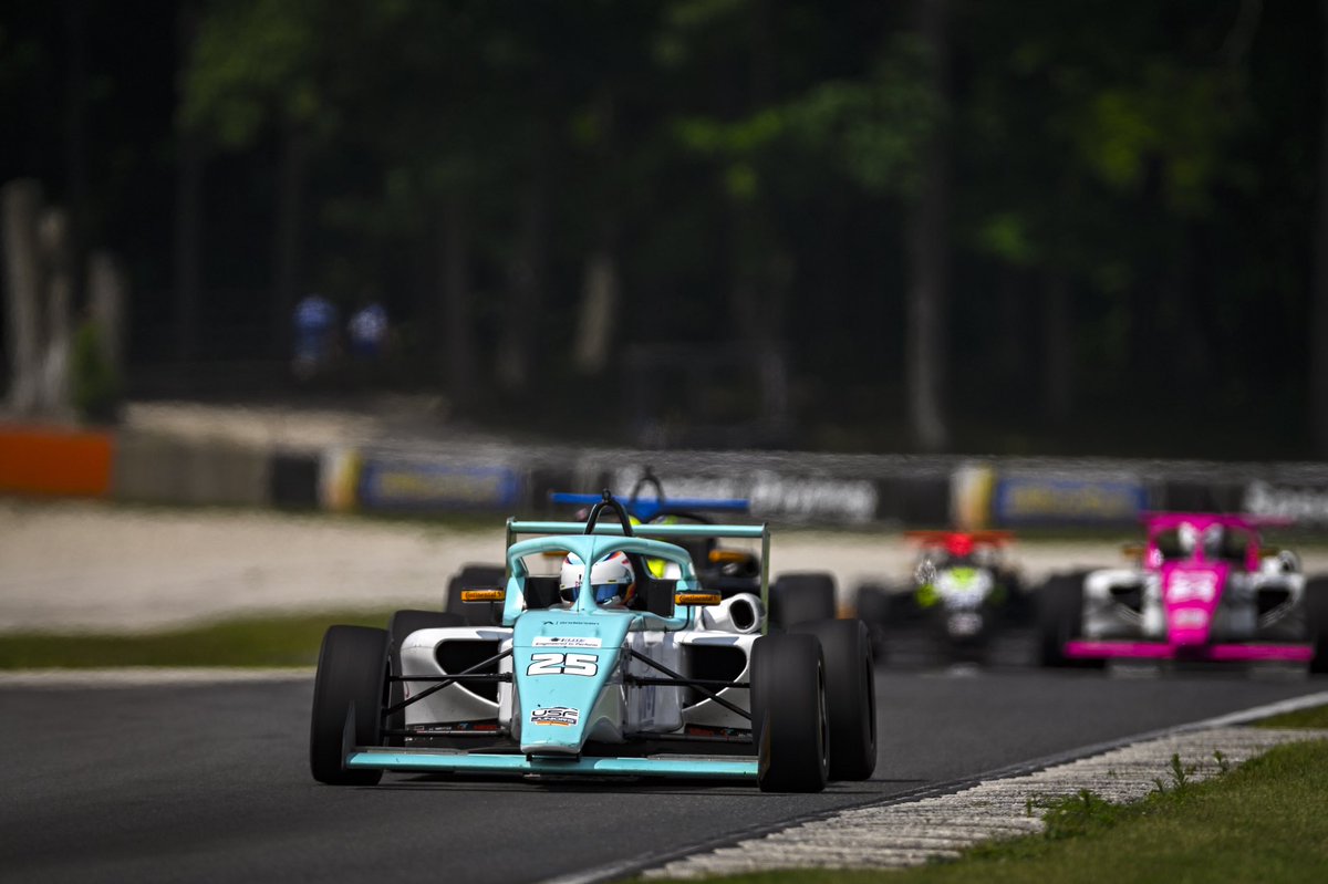 USFJuniors's tweet image. Last day of racing here at Road America! 🏁 Don’t miss the action — watch Race 3 live at 10:55 AM CDT! 📺
#USFPro #INDYCAR #Motorsports