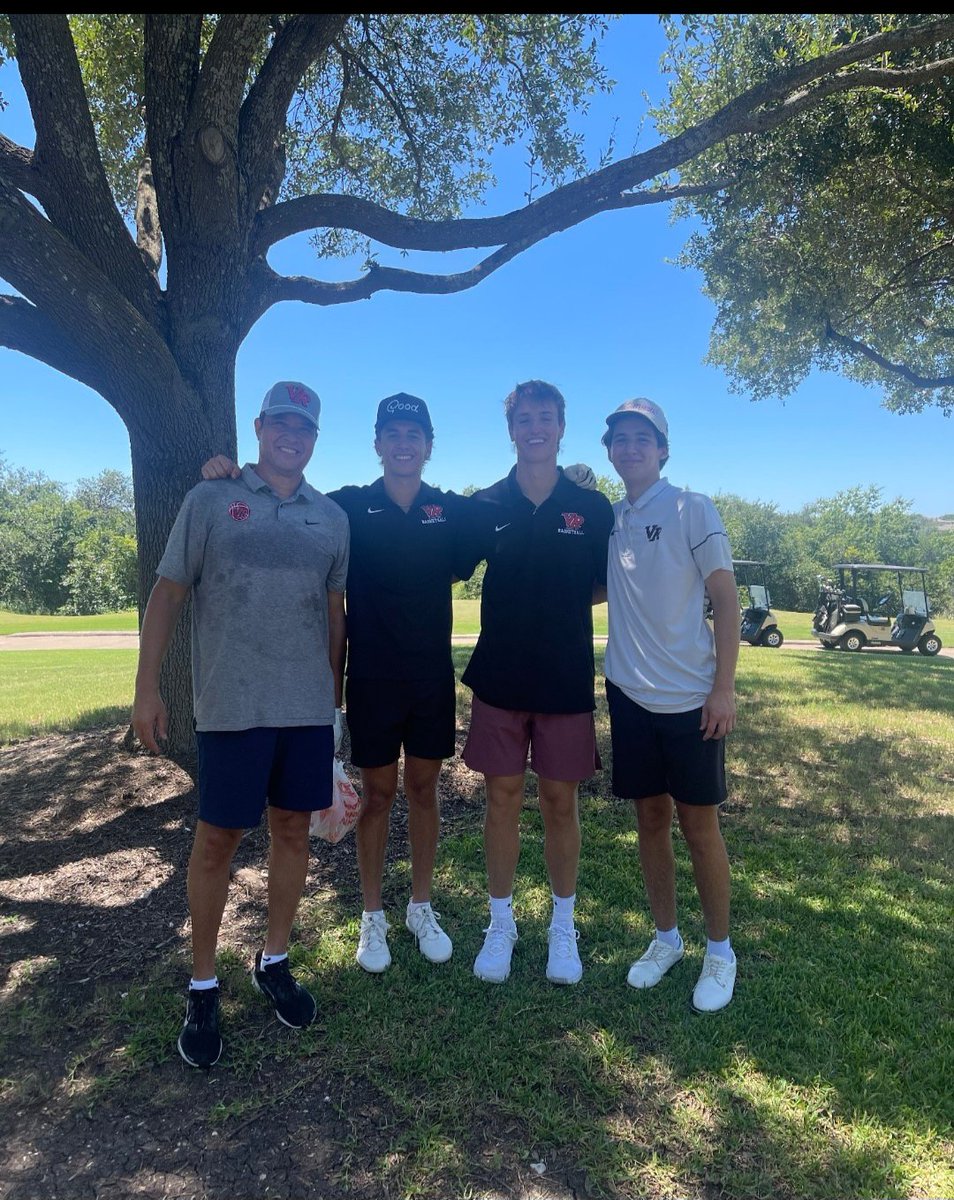 VR_Hoops's tweet image. Took a little break from basketball, fun times before getting back to the grind of work! #VRHoops