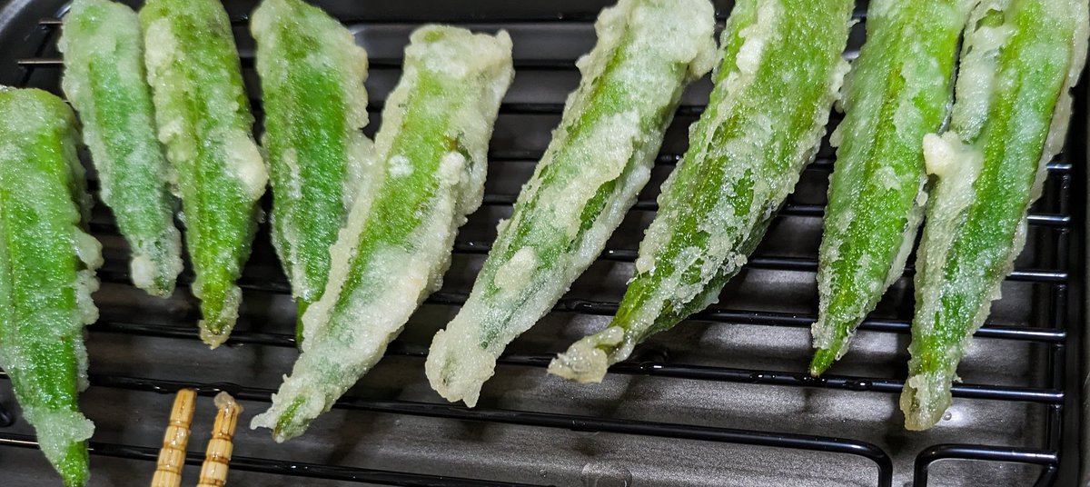 Kan23P's tweet image. 野菜が好きで
家の野菜が大好きでした
新しいものが好きで街で見る新しいものにも目を奪われました
新鮮なものが好きでしょう