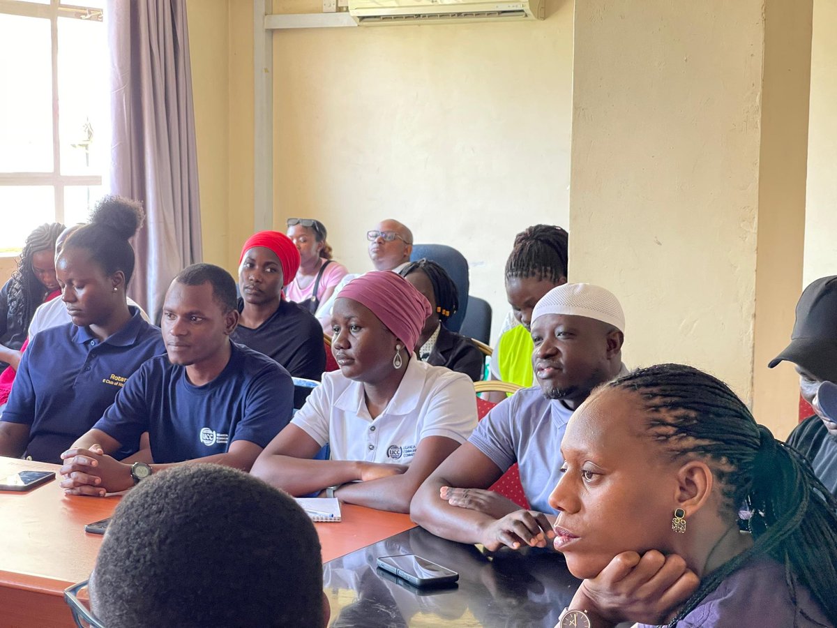 drkaggwahenry's tweet photo. Mesmerised by FortPortal RR Hospital's community health Balazas—first of its kind in the region. Makes prosthetic limbs &amp; Neurosurgeries✅️
A&amp;E—expanded from 3 to 15 beds, CT scan, endoscopy available. OXYGEN plant makes 120 cylinders in 12hrs.
#GoldenPosts 
#MOHatWork 
#ตราด https://t.co/TXOg3WLxAg