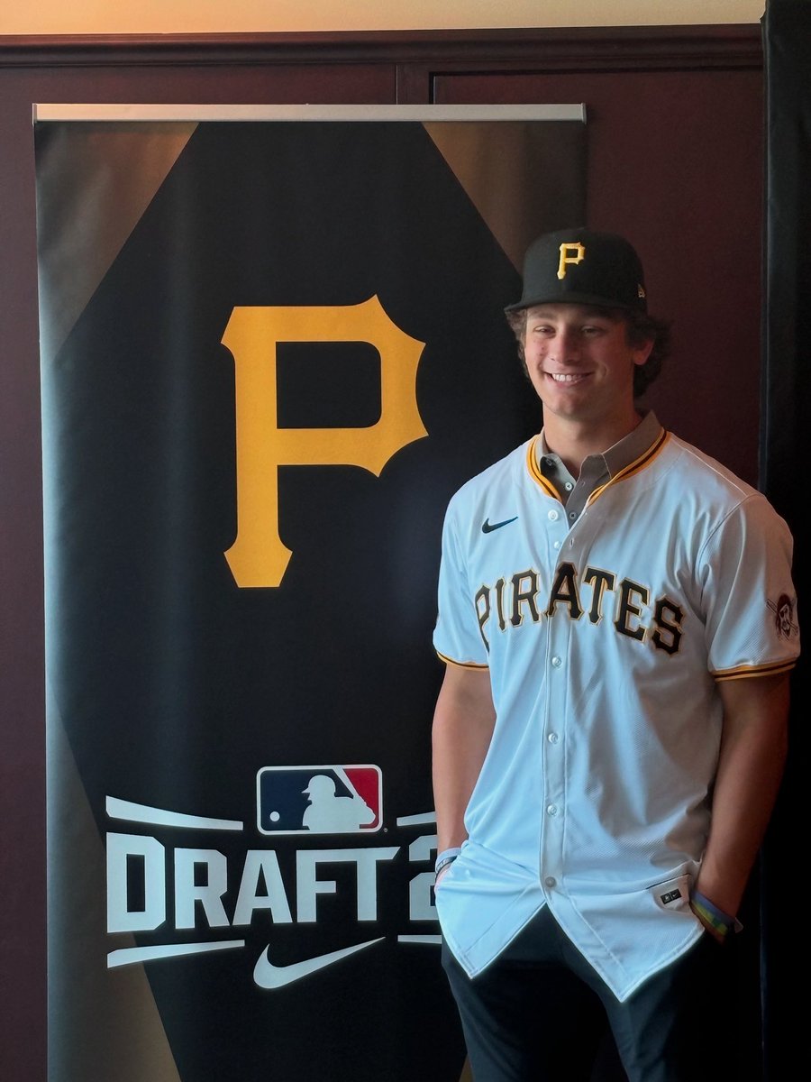 Carter Gwost has officially signed a mlb contract with the Pittsburgh Pirates!!!  Congratulations Carter!!!  We are proud of you and are excited to watch you in this awesome journey!!!  #FlyerPride