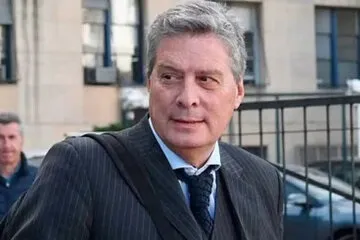 laruedanoticias's tweet photo. 📌 JOSÉ MANUEL UBEIRA, abogado de CFK: "A medida q los imperios se ponen cada vez más... más... es una especie de pornografía cada vez más decadente. Braden cuando hablaba con Perón tenía conversaciones que son muy conocidas y públicas, ahora se hizo una repetición por las..."👇 https://t.co/SRUM2hUGxc