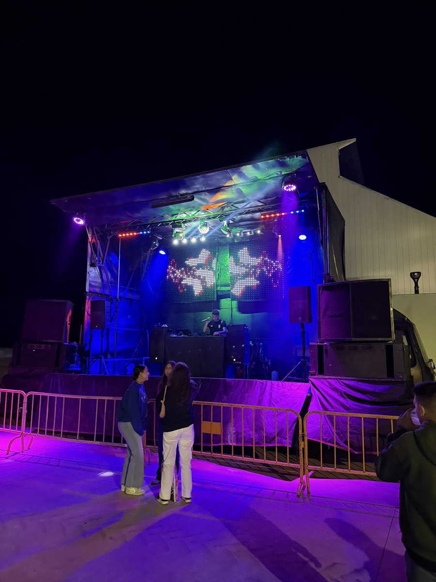 DiscomovilLamas's tweet photo. Ayer, dia 25, estuvimos en Aldearrodrigo prestando servicio de camión escenario para el evento de DJs con motivo de la Fiesta de la Juventud.

Para tu evento, LAMAS EVENTS!! https://t.co/4etnNIeZQ1