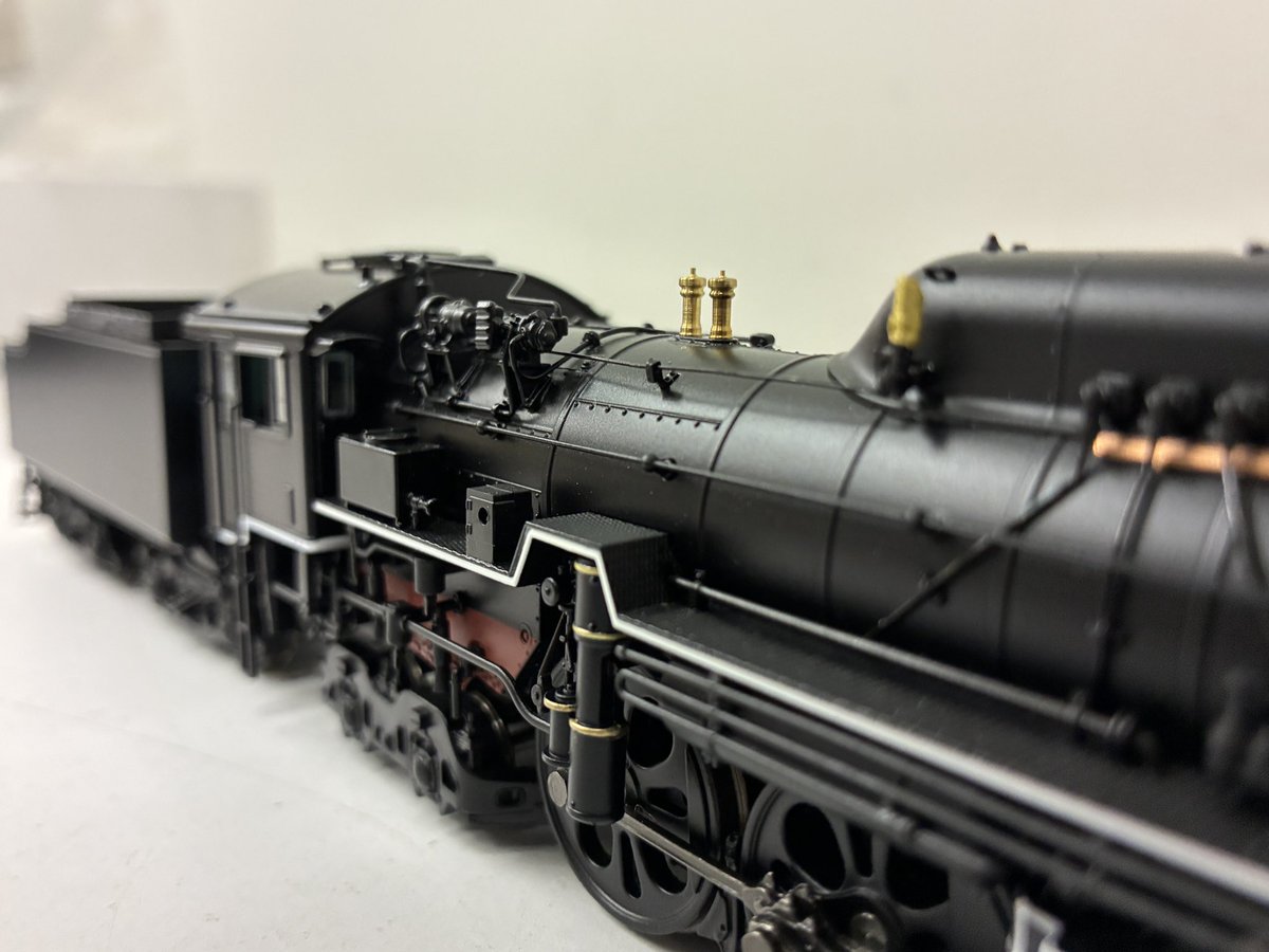 ModellbahnJP's tweet image. 【海を渡った模型達】

天賞堂製カンタム C61 13号機 鹿児島工場式デフレクター

こちらは🇺🇸へ旅立って行きました。
「以前取り寄せた横川の20号機が良かったから、別バージョンが発売されるなら欲しい！」とのことで購入してくださいました。