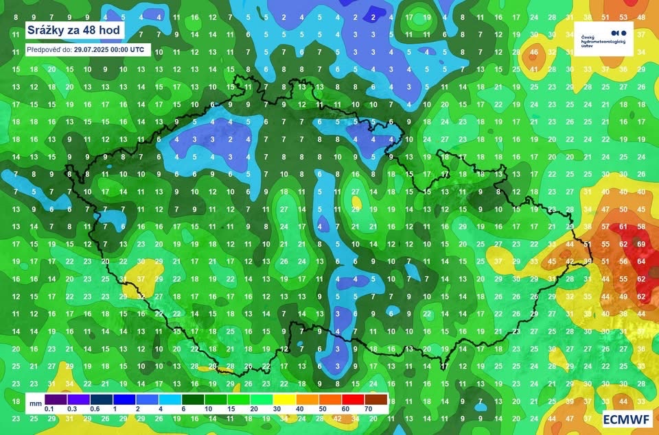 CHMUCHMI's tweet image. ⚠️ Během neděle a pondělí (27. a 28. 7.) očekáváme na východě republiky trvalé a vydatné srážky. Příčinou bude tlaková níže, která bude postupovat přes Maďarsko a Slovensko k severu nad Polsko. Kolik srážek a kam přesně přinese, bude záležet na přesné dráze a rychlosti jejího…