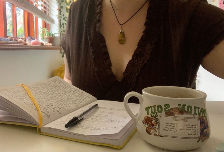 SwansUponLedas's tweet image. Not new to #booktwt, but looking for interactive mutuals.
- 20. She/her.
- Historical fiction, poetry. Slowly getting into lit-fic.
- Fav books: All Quiet on the Western Front, The Way Back, Lincoln in the Bardo.
- History, art, photography, anthropology, mythology. Hozier.