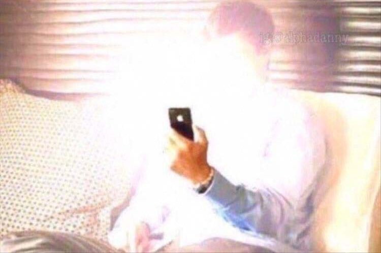 askmaddyy's tweet photo. You walk into a dark room… your phone dims automatically.
Step outside… boom — full brightness.
But how does your phone know the right brightness? Let’s break it down:
#TechThread #MathInEverydayLife https://t.co/naR8gPevFg