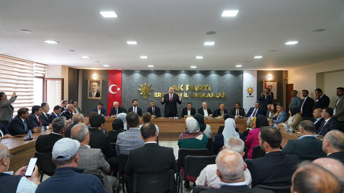 AK Parti Genel Başkan Yardımcımız ve Teşkilat Başkanımız Sayın Ahmet Büyükgümüş ile beraberindeki kıymetli heyetin, AK Parti Erzurum İl Başkanlığımıza gerçekleştirdiği ziyarete eşlik ettik.

Değerli Başkanımıza ve heyetine nazik ziyaretleri için teşekkür ediyor, şehrimizde