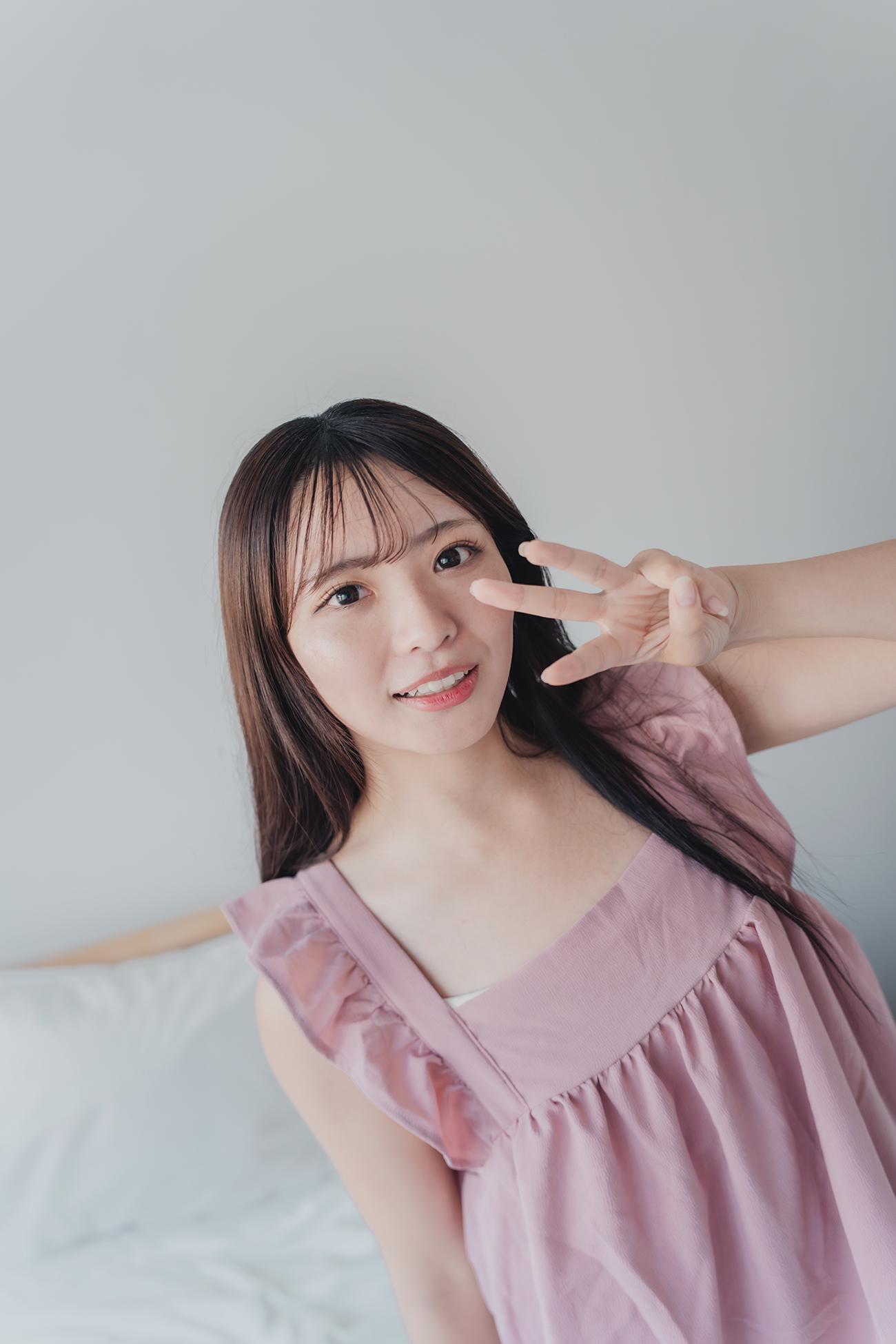 【E子ページ】ファミリーポートレート♡ 娘との初撮影👩🏼❤️👸🏼 水色で合わせたよ💎💍🫐🌧💙 生後9日