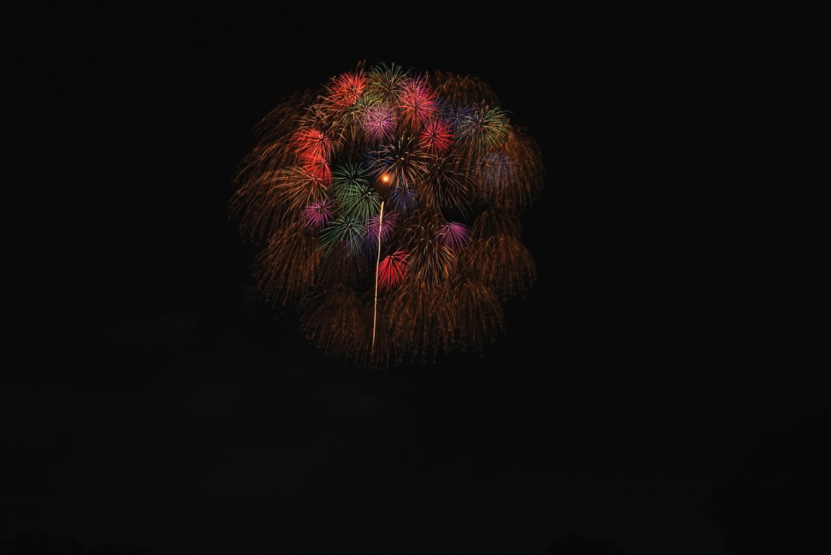 花火の絵 花火の風景イラストと遊園地サーカスカーニバル祭楽しいフェア