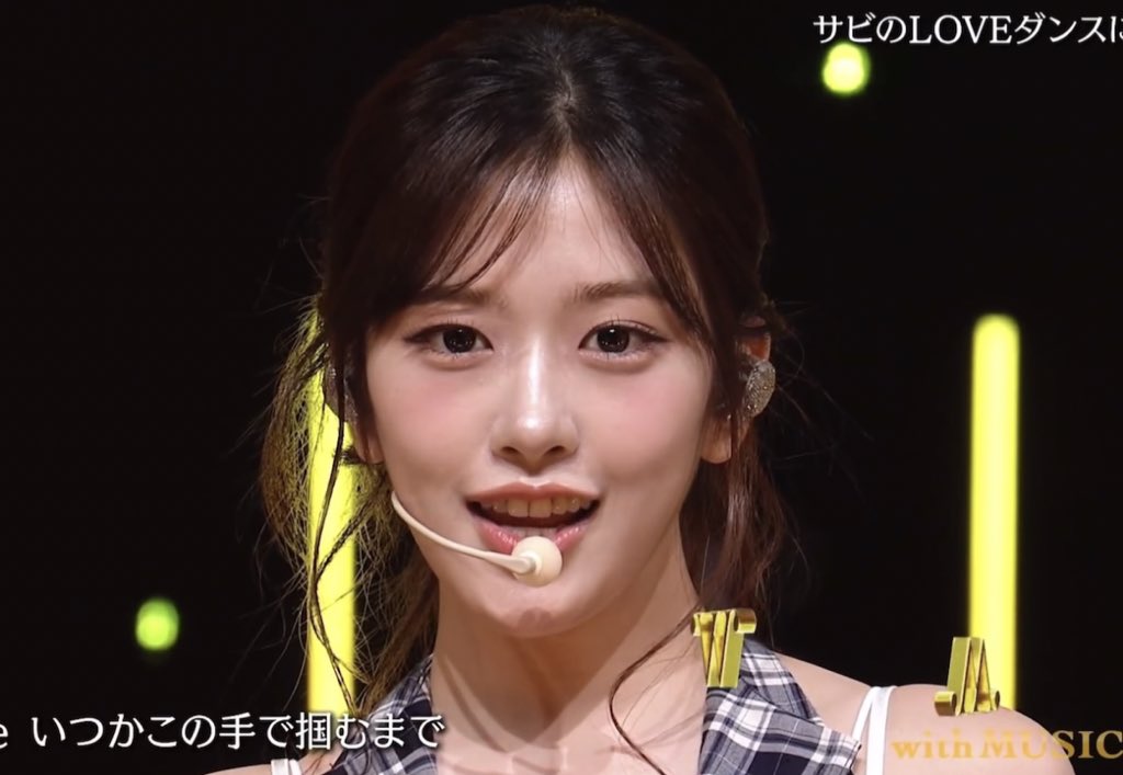 yujtriever's tweet image. LOOK AT HER 😭😭