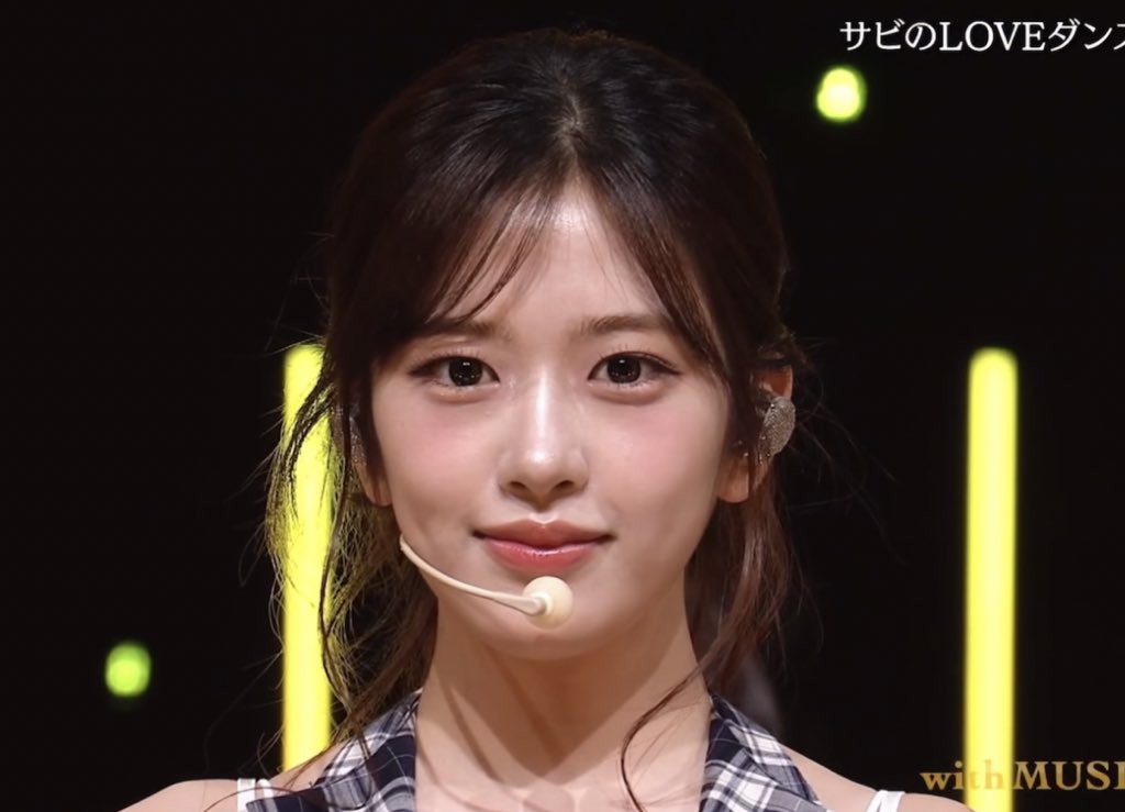 yujtriever's tweet image. LOOK AT HER 😭😭