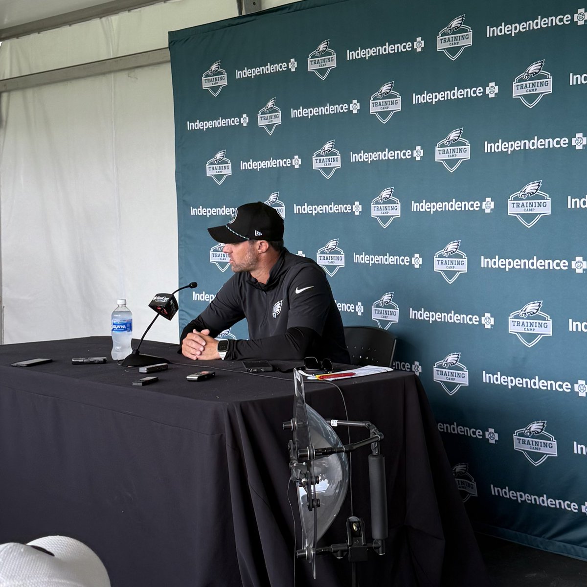 ashlynrsullivan's tweet image. Eagles OC Kevin Patullo says he will be calling plays from the sidelines this season.
Talked about the importance of being on the sideline with the quarterback so he can have conversations in between drives.