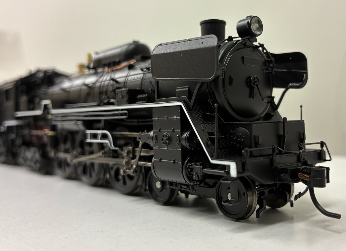 ModellbahnJP's tweet image. ちょっとした小話です。
細かい違いを抜きにして、このタイプのデフレクターは日本では「門鉄デフ」の名称で呼ばれることが多いしですが、ヨーロッパ、アメリカではドイツ型蒸気の影響かWitte-Deflectorの名称が知られているようで、問い合わせもその呼び方で頂くことが多いです。