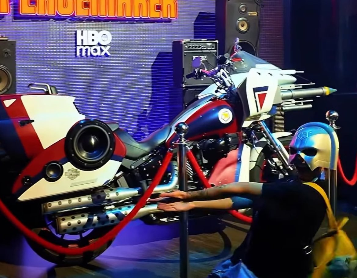 dailyplanetbr_'s tweet image. 🚨 PEACEMAKER!!!
E temos a moto do pacificador e os capacetes na SDCC!!
Via: @UniversoDCnauta