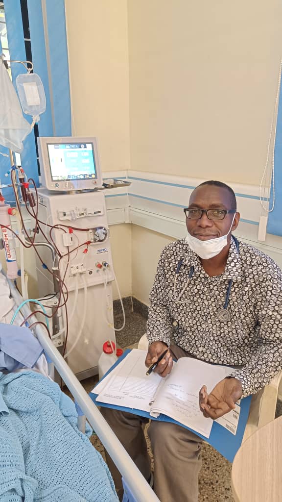 rkalyes1's tweet image. π₯ Dialysis is a lifesaving procedure where we clean the blood of patients with kidney failure.
π₯It is a lifesaving procedure but it is quite expensive and is often required three times a week for life.
π₯ Please find out the status of your kidneys so that you keep them healthy!