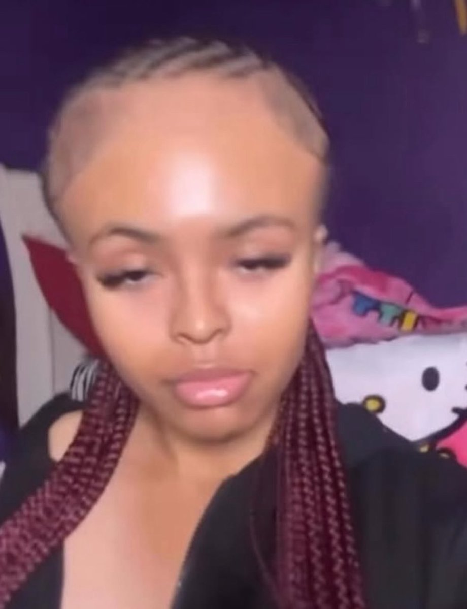 FlakkoPoetik's tweet image. LOUISVILLE RAPPER EST GEE GIVES FREE TICKETS FLIGHT TO A FAN AFTER SHE WENT VIRAL FOR HAVING A FOREHEAD LIKE HIM.🔥😂