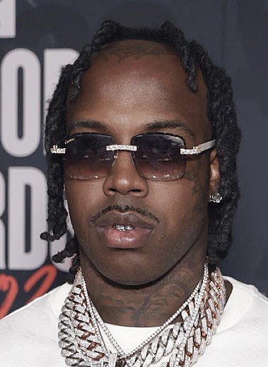 FlakkoPoetik's tweet image. LOUISVILLE RAPPER EST GEE GIVES FREE TICKETS FLIGHT TO A FAN AFTER SHE WENT VIRAL FOR HAVING A FOREHEAD LIKE HIM.🔥😂
