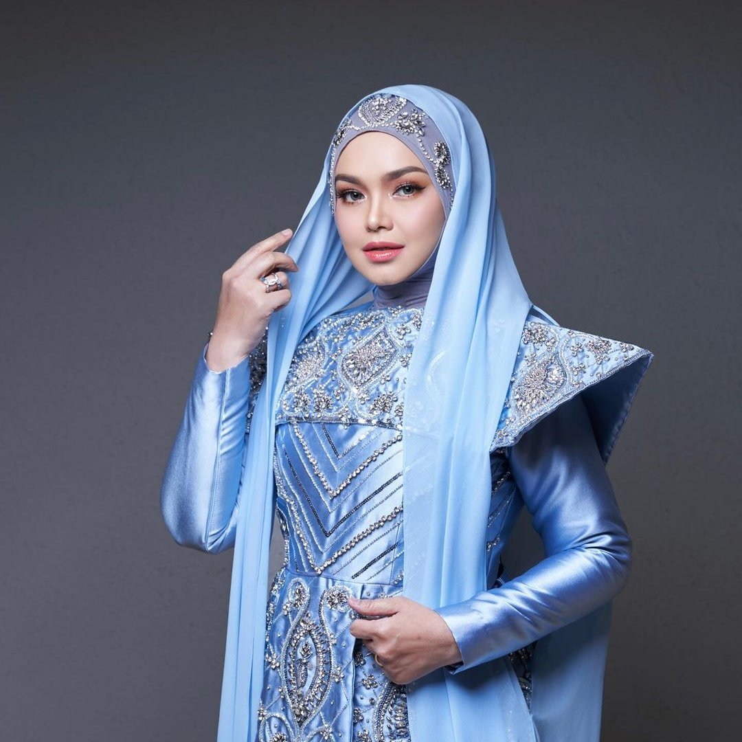 cartapop's tweet image. Spotify Malaysia Weekly Top Artists chart: #52(+3) Dato' Sri Siti Nurhaliza (@CTNurhaliza11) (peak: #4)