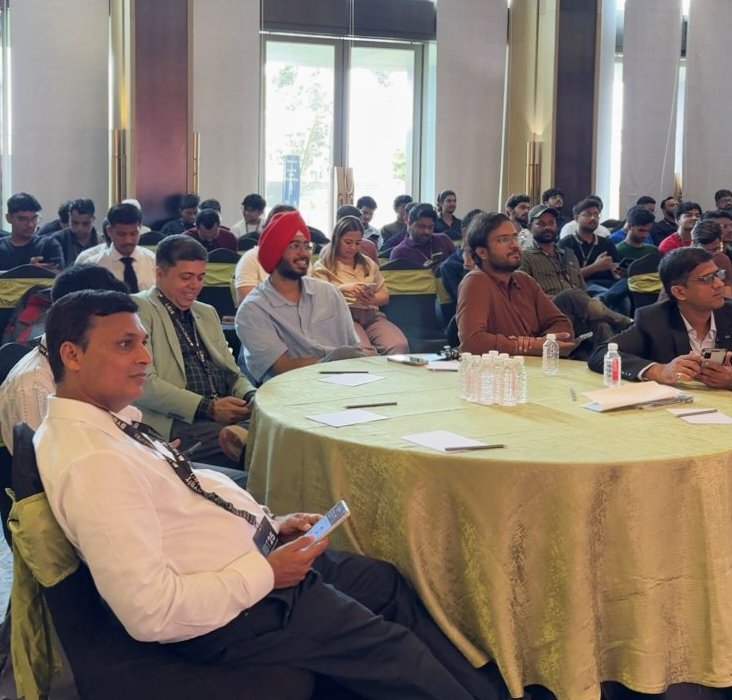neurolov's tweet image. Neurolov’s revolutionary vision left the crowd in awe at #IBT25 today!
Thousands witnessed the future of decentralized compute, live from Ahmedabad.
Massive respect to @Dhruv4Ai for leading the charge.
Thank you @octaloopHQ for the amazing platform!
#NeuroSwarm #Web3 #AI