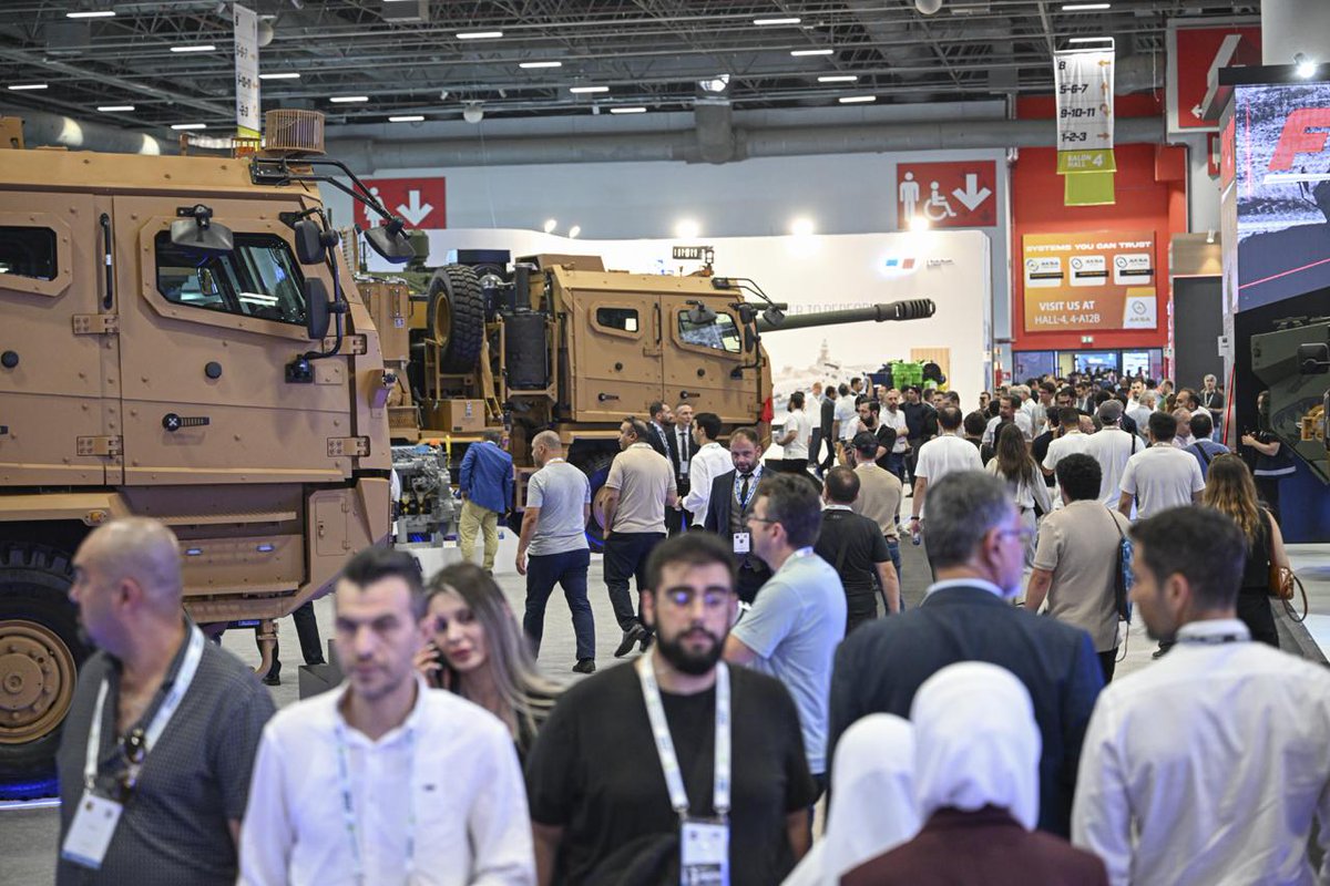trthaber's tweet image. TRT'nin iletişim sponsoru olduğu #IDEF2025 bugün halka açıldı. İstanbul’daki fuara vatandaşların ilgisi yoğun.
