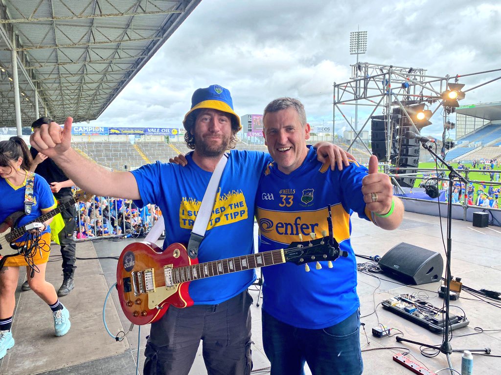 StephenGleeson_'s tweet image. Amazing few days working radio at the All-Ireland final from live broadcasts to interviewing legends like Eoin Kelly, Rachel Blackmore, Una Healy, Seamie, Darragh, Willie Connors & Johnny Smacks to name a few🙏 amazing too that Tipperary won minor, U20 & senior in 13 months🏆🏆🏆