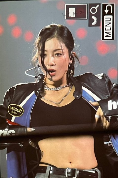 Chienmyoi's tweet image. I just witnessed her perform in front of me. It was such an insane experience. The abs bro?!