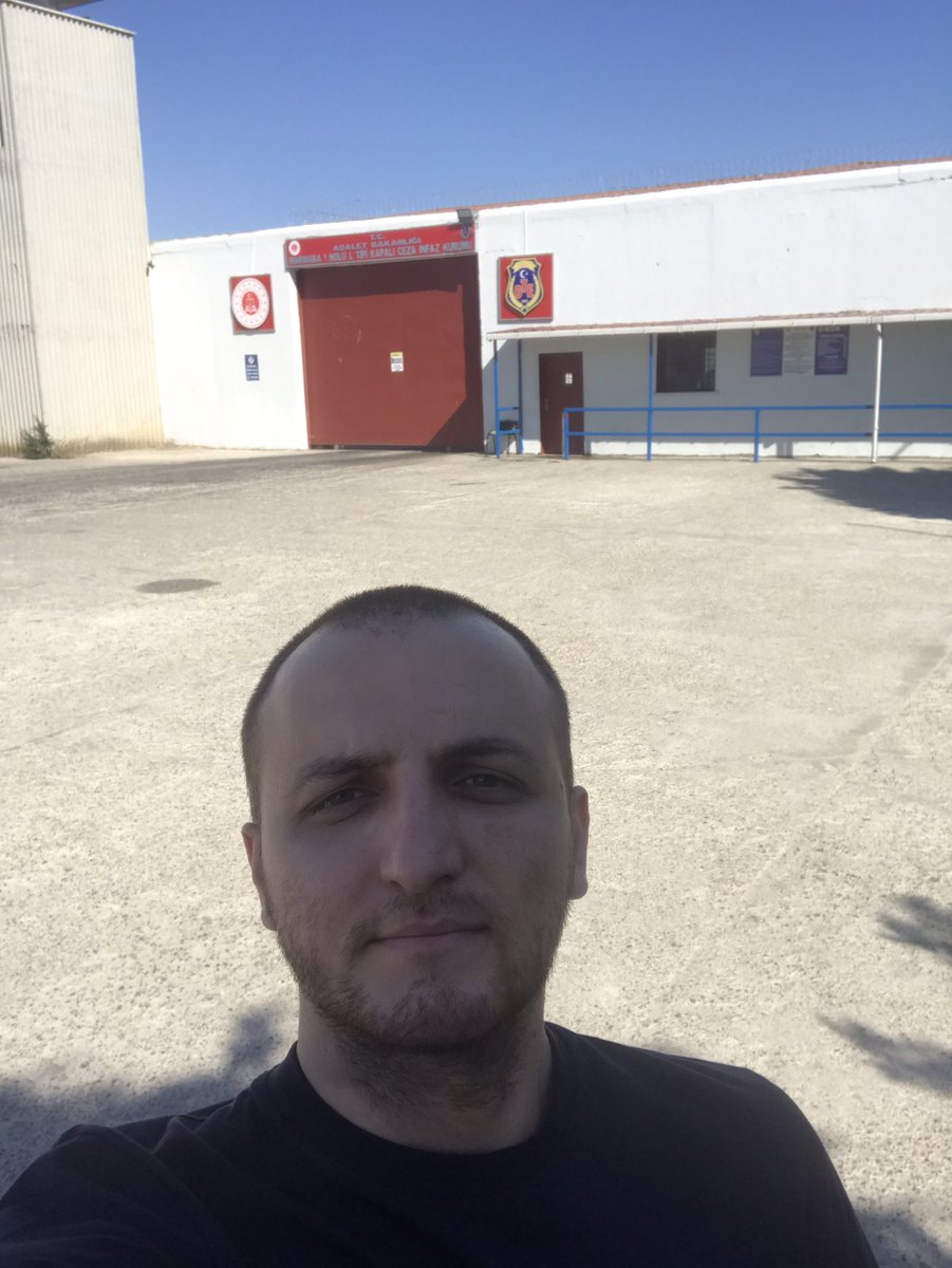 Az önce Silivri Cezaevi'nde tutuklu genç arkadaşlarımızın bir kısmıyla görüştüm. Sizlerin selamını ilettim. 

Görüştüğüm arkadaşların arasında sizlerin de tanıdığı <a href="/basellkanir2/">basel</a> de vardı. 

Şimdi Murat Ongun ve Mehmet Pehlivan'la görüşmek üzere Çorlu Cezaevi'ne geçiyorum.